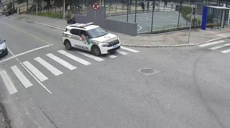 Briga entre torcidas rivais assusta estudantes e termina com seis detidos em São José