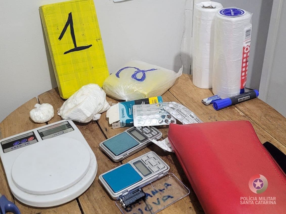 Cocaína, dinheiro e balanças: PM desmantela rede de tráfico entre Itapema e Porto Belo