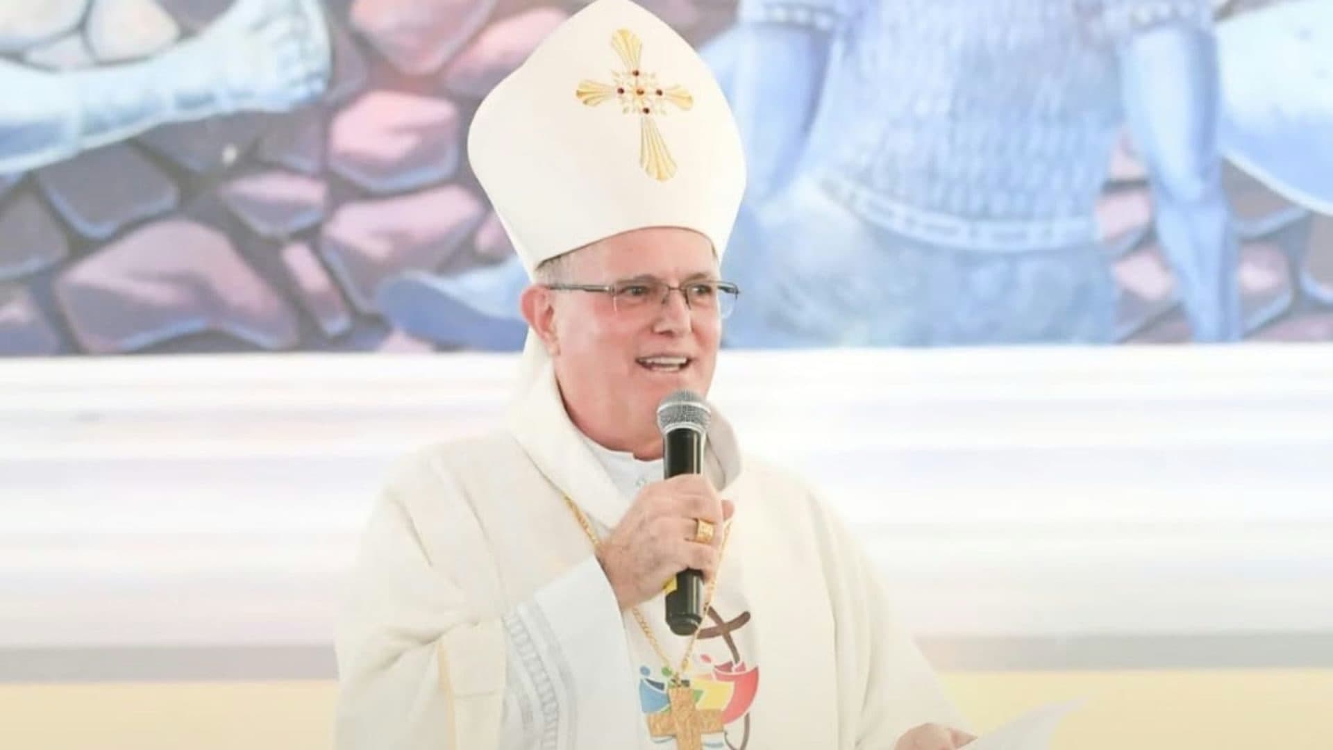 Arcebispo de SC é internado com malária após missão na África