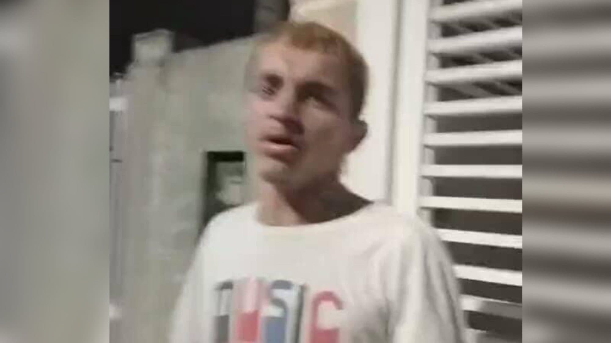 Morador de rua ameaça cidadão em SC após ser flagrado furtando: “você vai ser denunciado!”