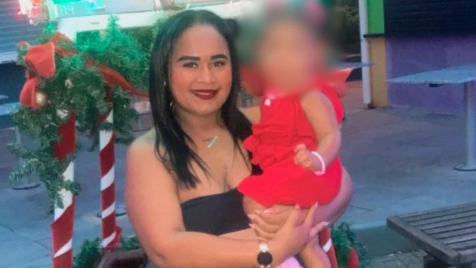 Mãe morre ao ser atropelada por veículo junto com a filha bebê de colo em SC