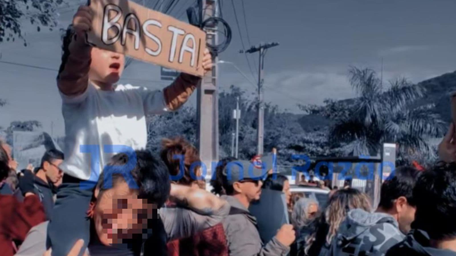 “Crianças mentem”: grupo protesta em defesa de professor acusado de assediar menino em Florianópolis