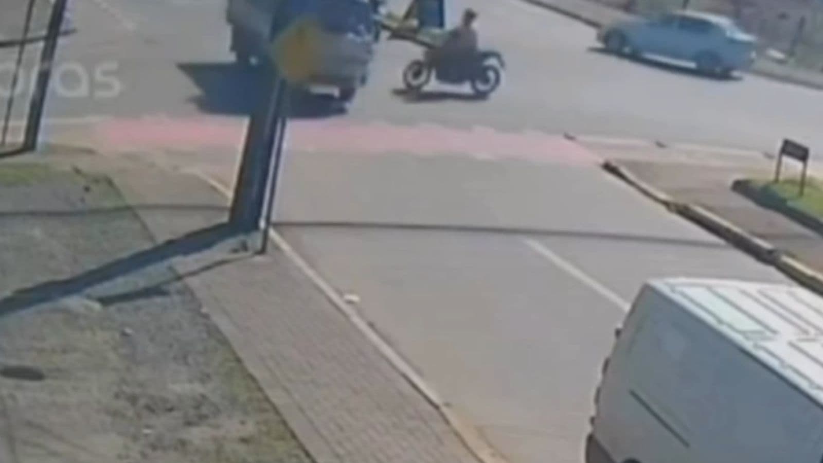 “Não tinha como reagir”, diz testemunha de violento acidente entre caminhão e moto em Itapema