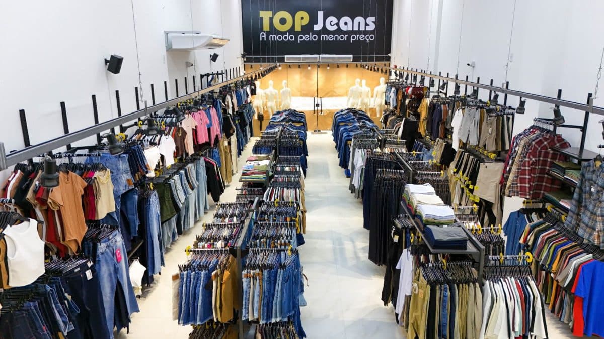 Marca referência no Sul do Brasil, Top Jeans chega a Tijucas com moda para todos