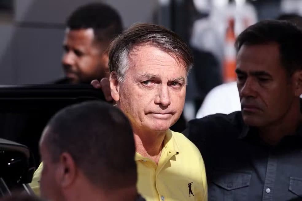 Bolsonaro deixa prisão domiciliar para realizar exames médicos após crise de soluço