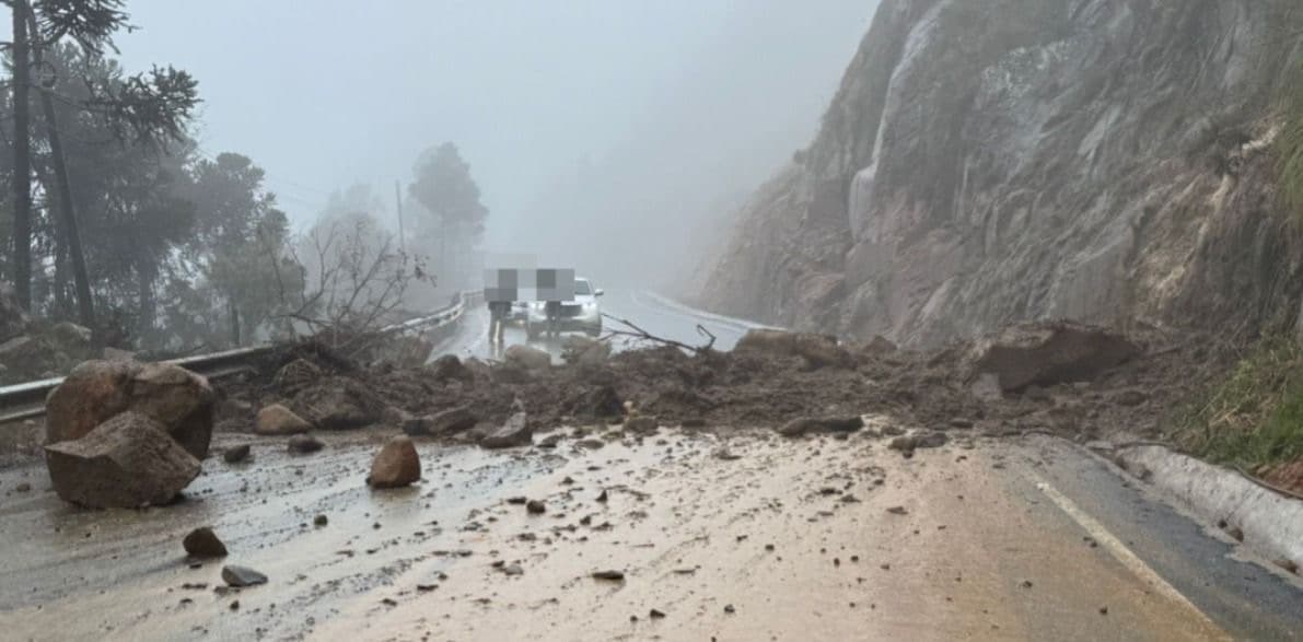 Deslizamento de terra interdita completamente a Serra do Avencal na SC-110