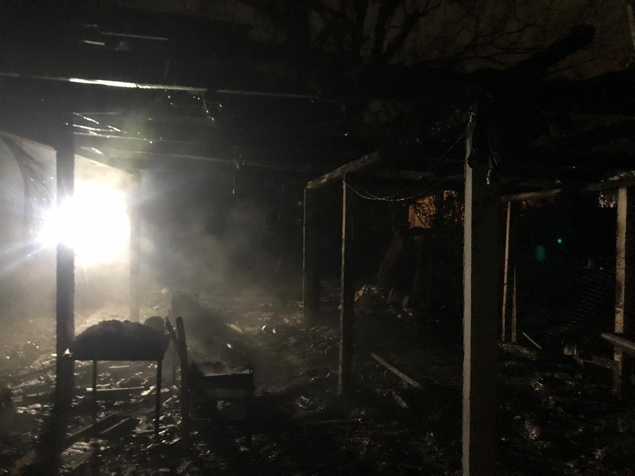 Chamas botam fogo no galinheiro e mobilizam seis viaturas em Camboriú
