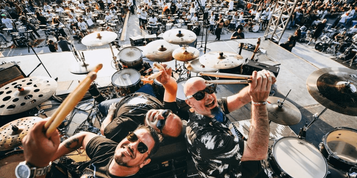 Mais de 300 bateristas fazem história e emocionam multidão em Florianópolis