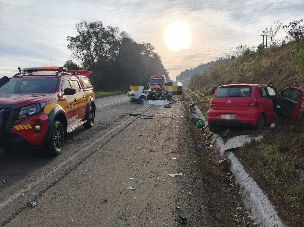 Duas pessoas morrem em colisão frontal entre veículo na BR-470