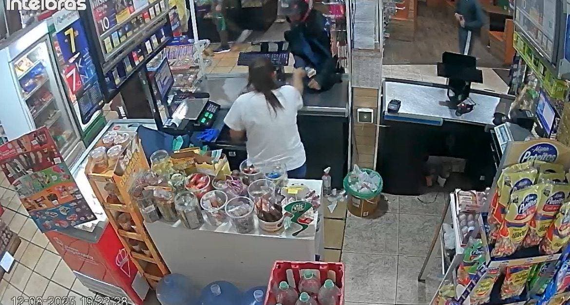 Terror no mercado: criminosos rendem clientes e funcionários em São José