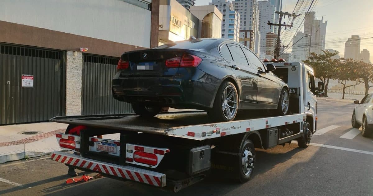 Motorista é flagrado fazendo “borrachão” com BMW em BC e o inesperado acontece