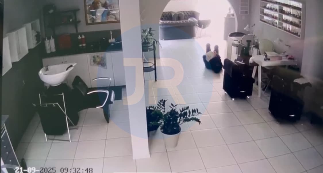 Crime no modo cobra: homem se arrasta pelo chão para furtar loja em Florianópolis