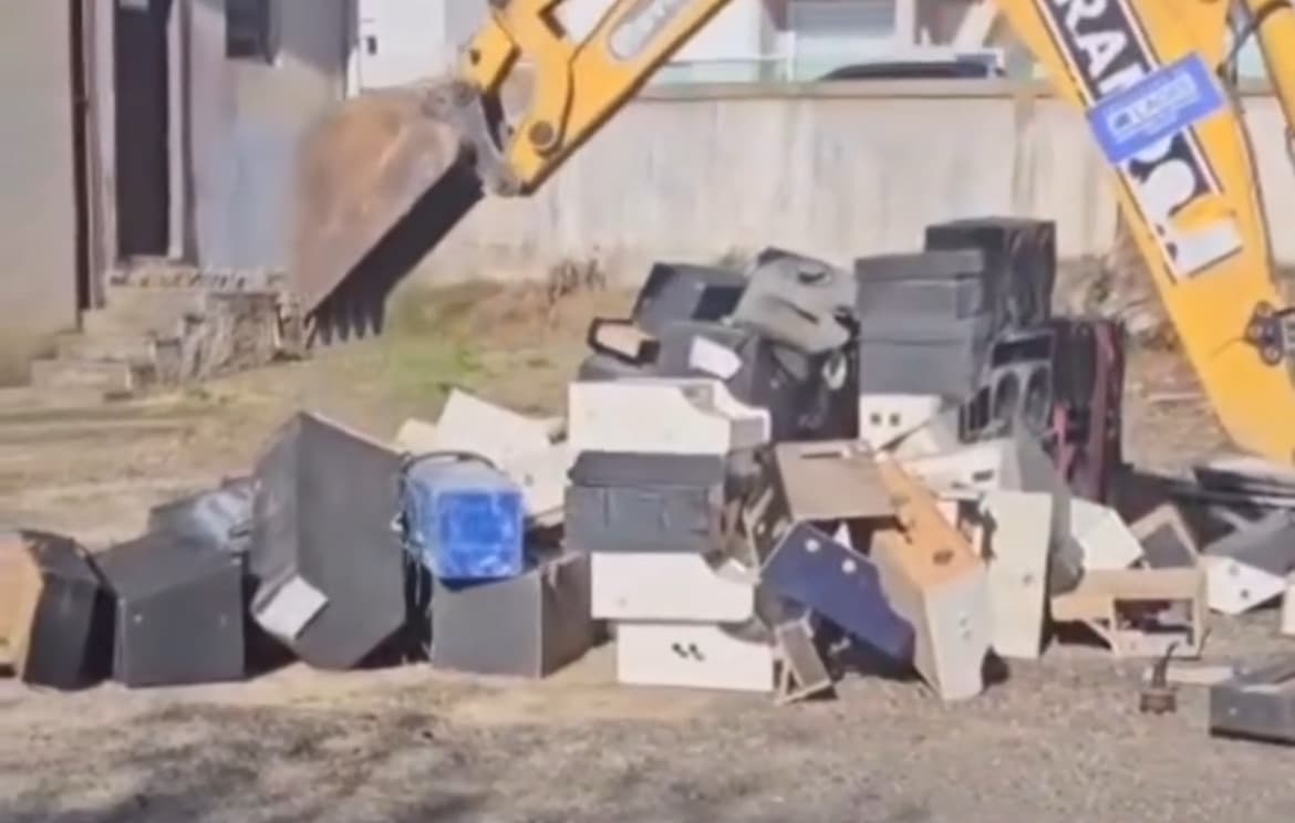 “Acabou o tuts tuts”: PM destrói equipamentos de som apreendidos em Lages