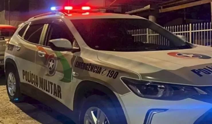 “Hoje é um bom dia para matar”: adolescente ameaça mãe e irmã com alicate em SC