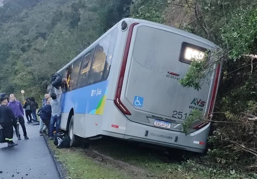 “Motora salvou nossas vidas”: ônibus perde freio e assusta passageiros em BC