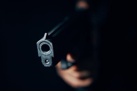 Confusão vira tiroteio em Blumenau: jovem é atingido por disparos dentro de boate