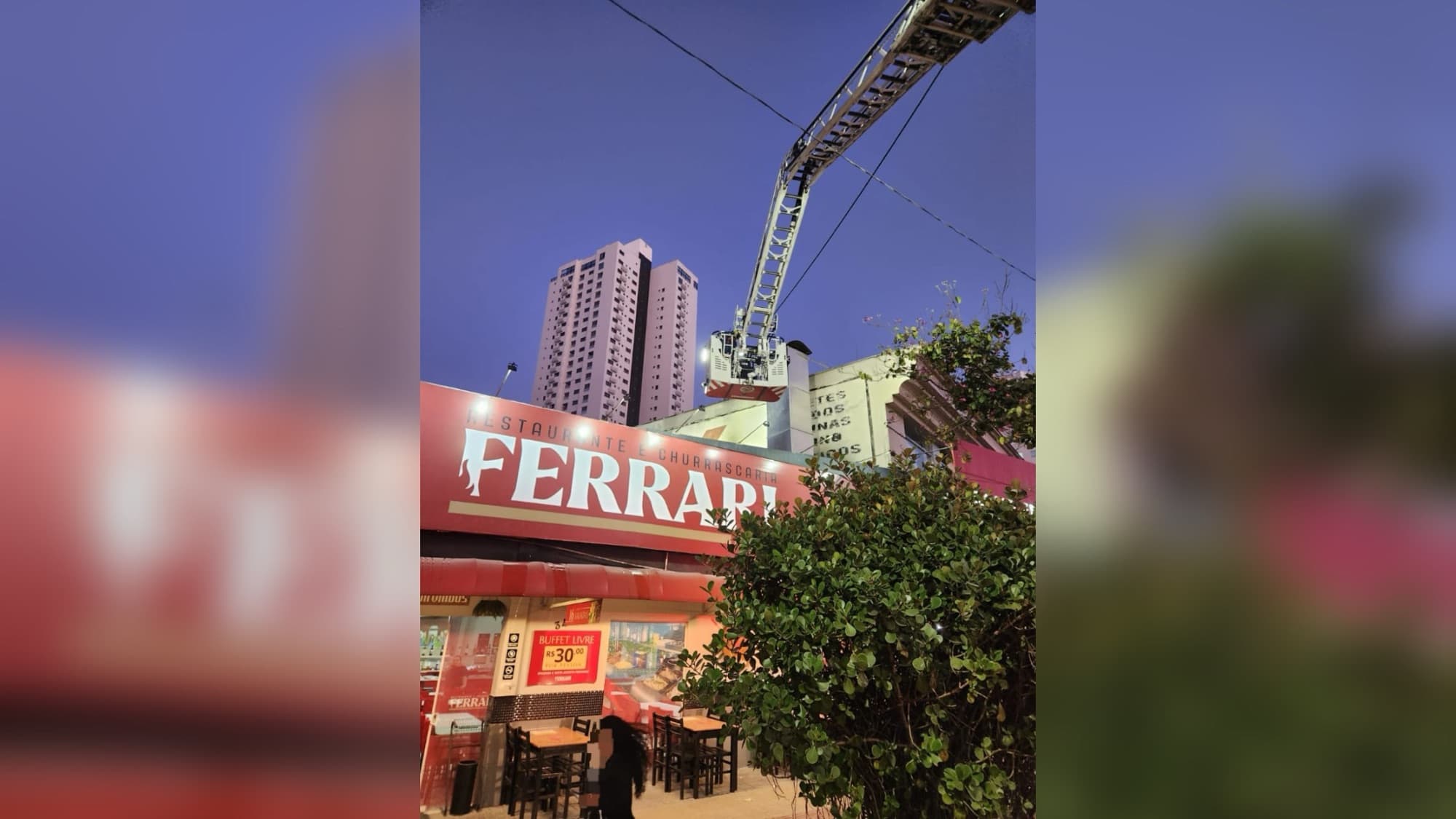 Incêndio em restaurante causa correria e mobiliza bombeiros em Balneário Camboriú