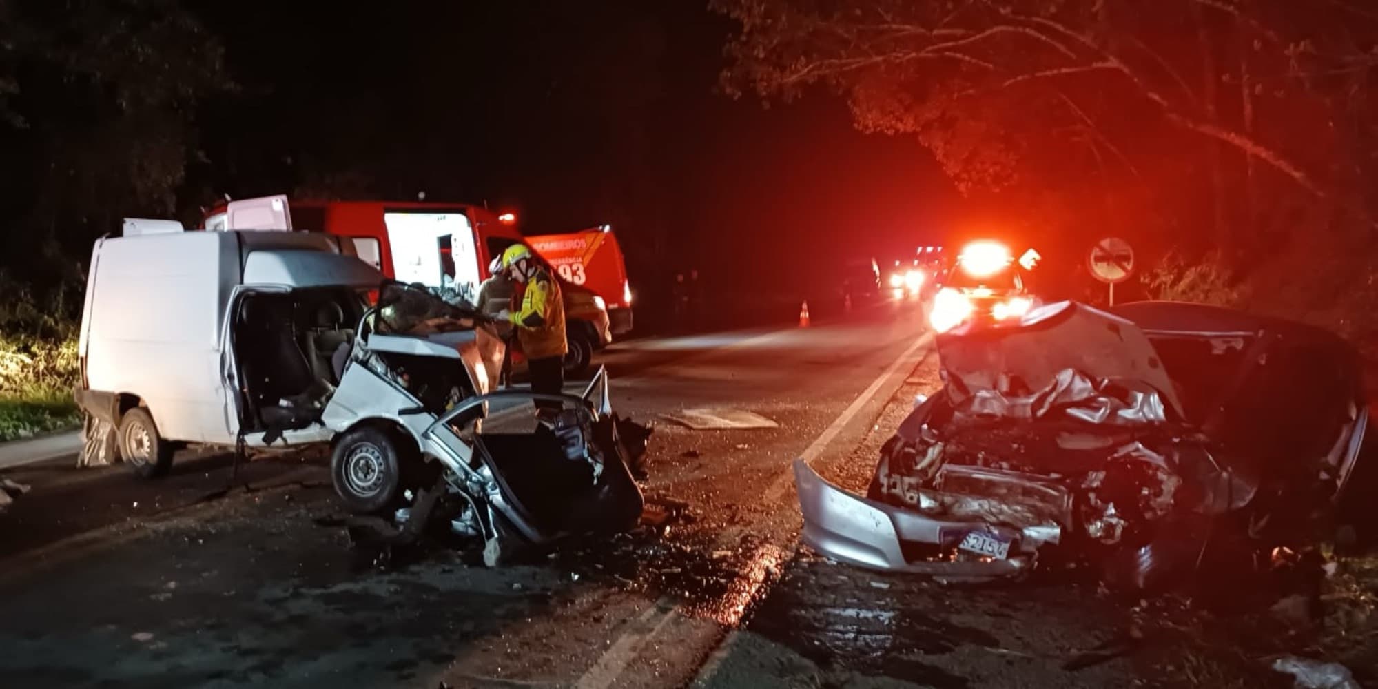 Acidente violento na SC-350 deixa motorista morto e dois feridos