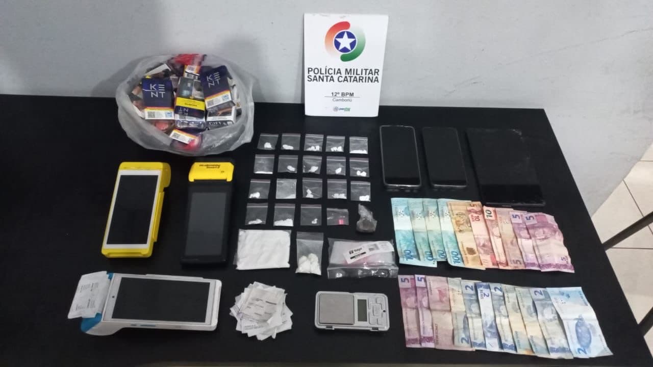 Bar usado como fachada para tráfico é fechado e duas pessoas são presas em Camboriú