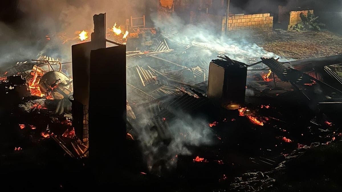 Fogo avança em casa na Serra catarinense e morador morre carbonizado