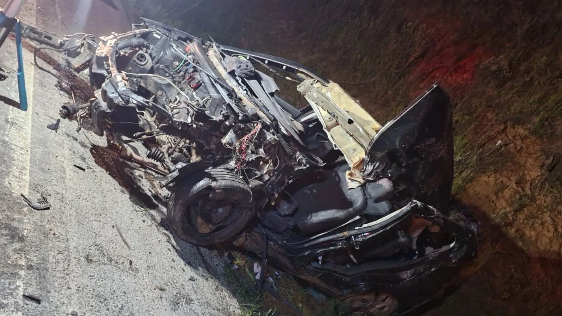 Dois homens morrem em colisão entre carro e caminhão na BR-282