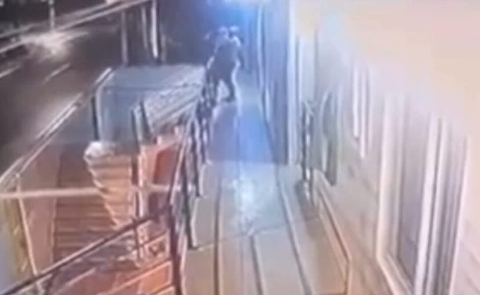 “Extubado e estável”: bebê baleado no colo do pai em Florianópolis segue internado com anemia grave