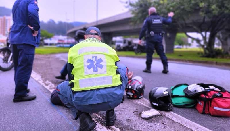 Motociclista morre em grave acidente com carro em Florianópolis