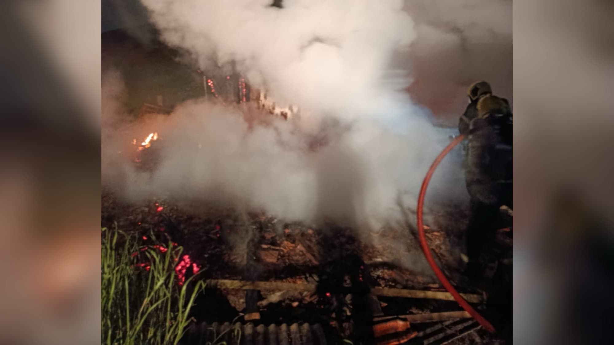 Casa abandonada é destruída por incêndio em área rural de Camboriú