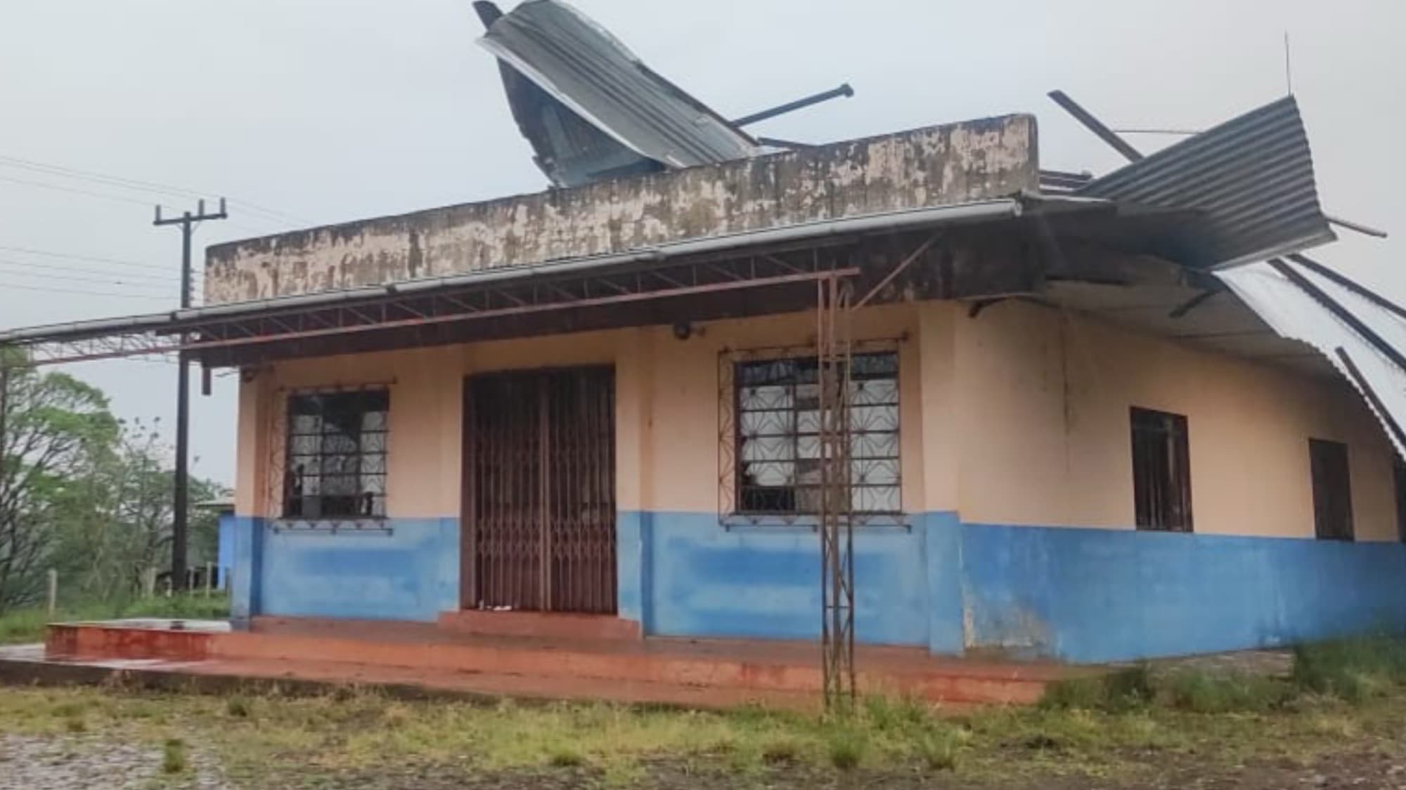 Cidade de SC decreta situação de emergência após temporal destruir mais de 100 casas