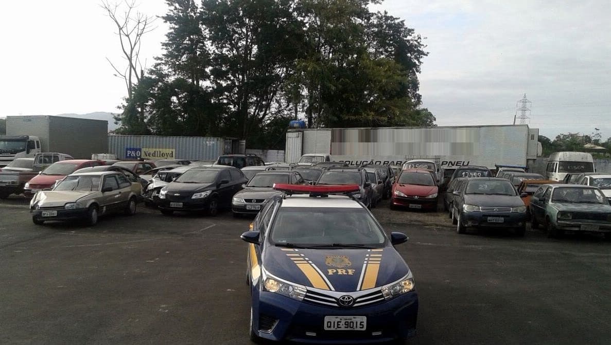 Mais de 600 veículos retidos em rodovias federais vão a leilão em Santa Catarina