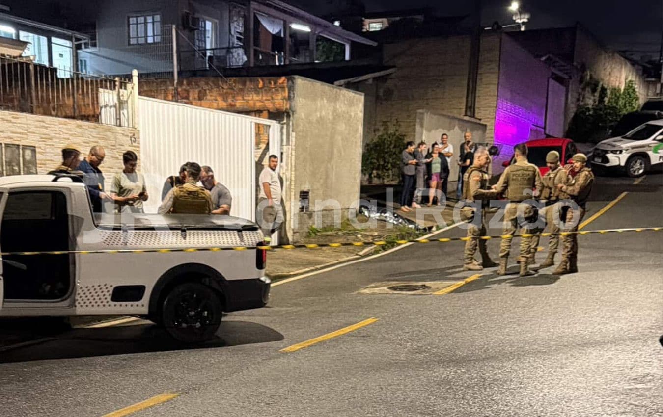 URGENTE: Ataque a tiros na Grande Florianópolis deixa um morto e outro baleado 