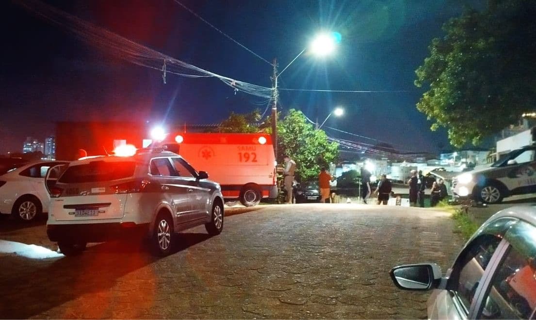 URGENTE: Homem é executado a tiros no meio da rua em Florianópolis