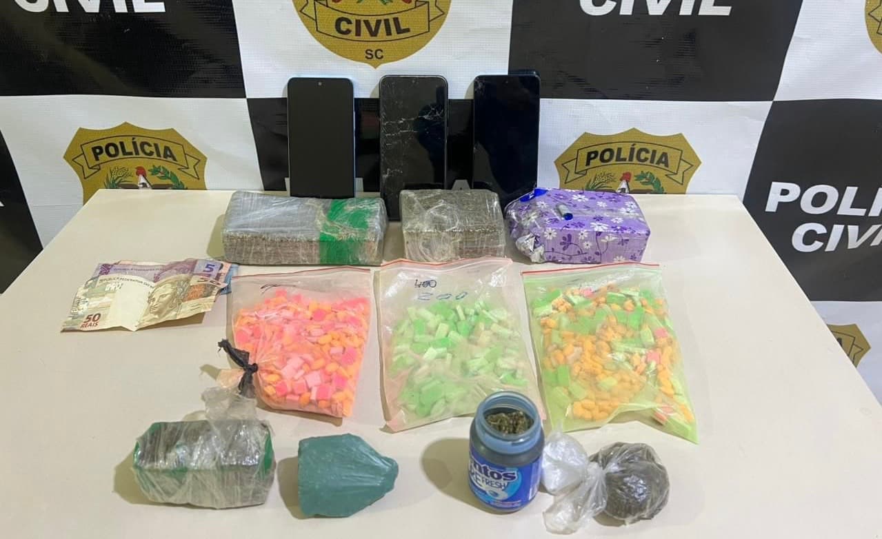 Ação da Polícia Civil desmonta rota de drogas usada por facção em Itapema