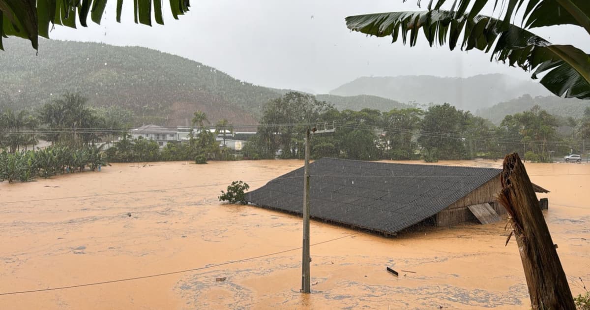 URGENTE: Chuva volumosa coloca cidade de SC debaixo d”água e moradores pedem ajuda