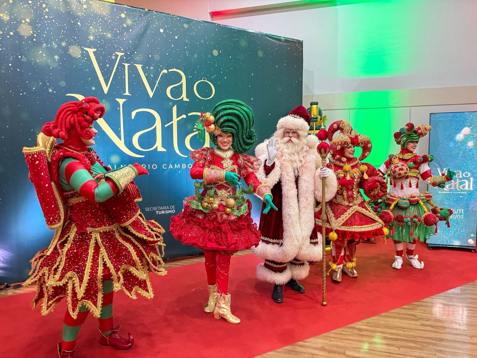 Balneário Camboriú dá início ao Viva o Natal BC 2025 com desfile na Avenida Atlântica