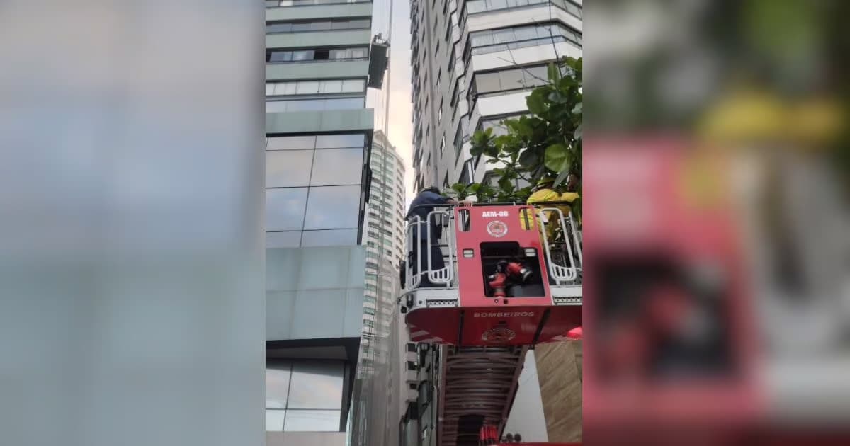 Trabalhador fica preso em andaime e mobiliza operação em BC
