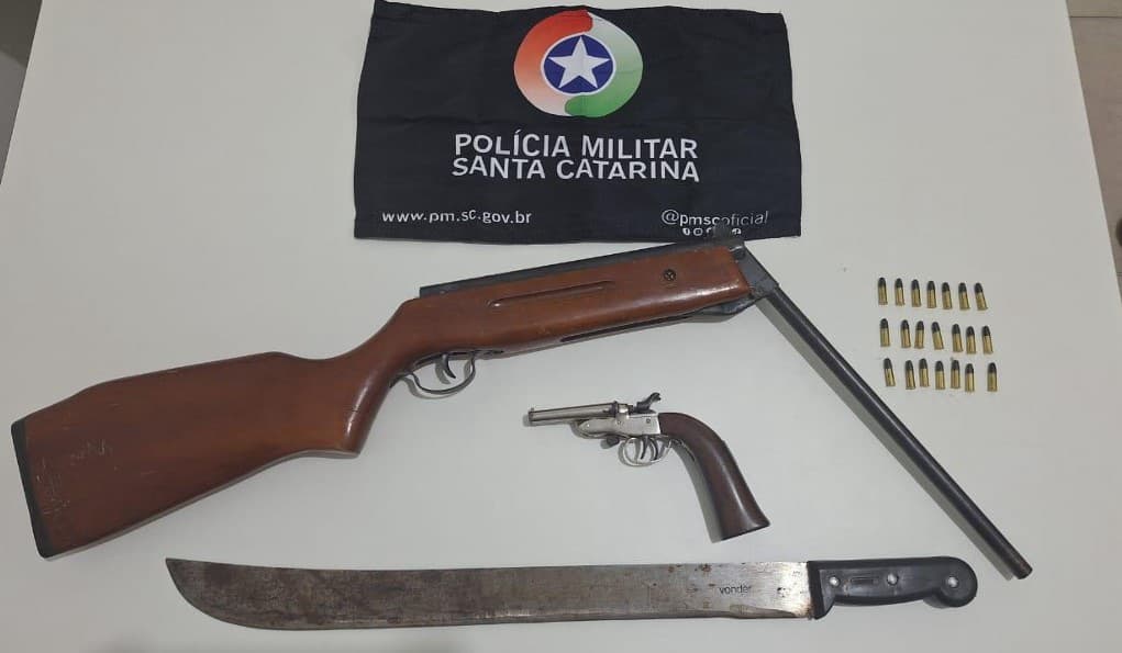 Homem é preso após tentar matar mulher cadeirante em SC