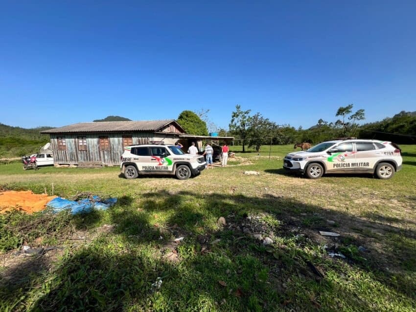 Idoso de 80 anos é encontrado morto com mãos e pés amarrados dentro de casa em SC