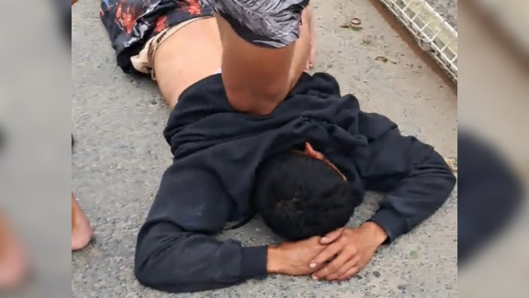 Ladrão de celular é espancado pela população após assaltar mãe e filha em SC