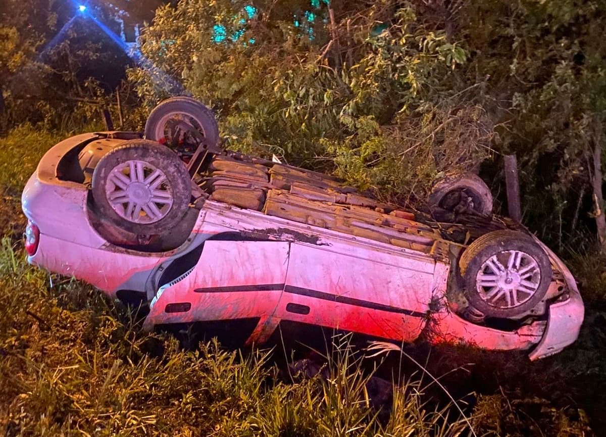 Capotamento deixa motorista à beira da morte em rodovia de Criciúma