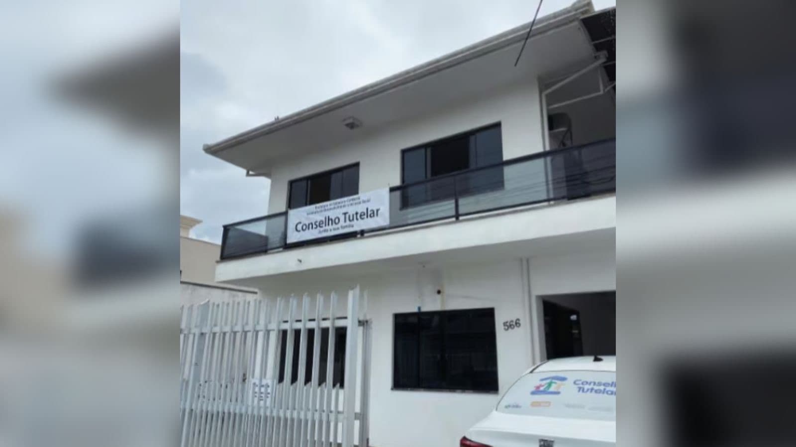 Pai é preso após deixar filha de 6 anos sozinha para comprar cigarros em Balneário Camboriú
