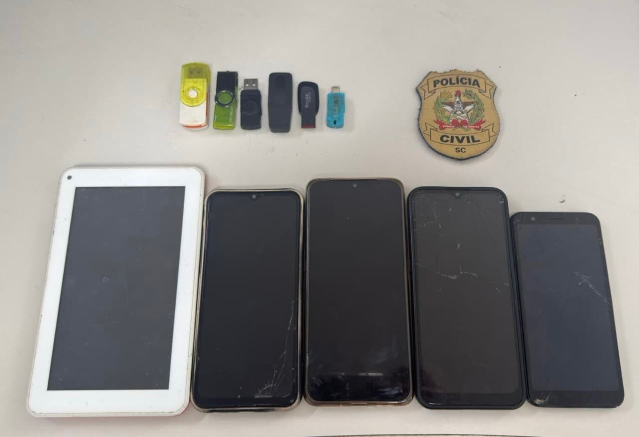 Polícia Civil de SC cumpre mandado por pornografia infantil no Ceará