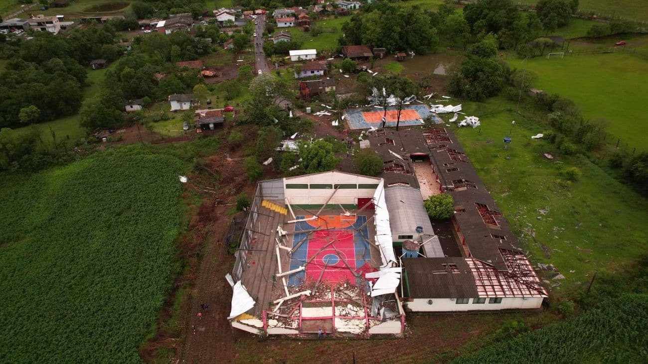 URGENTE: Ciclone força suspensão de aulas na rede estadual em Santa Catarina