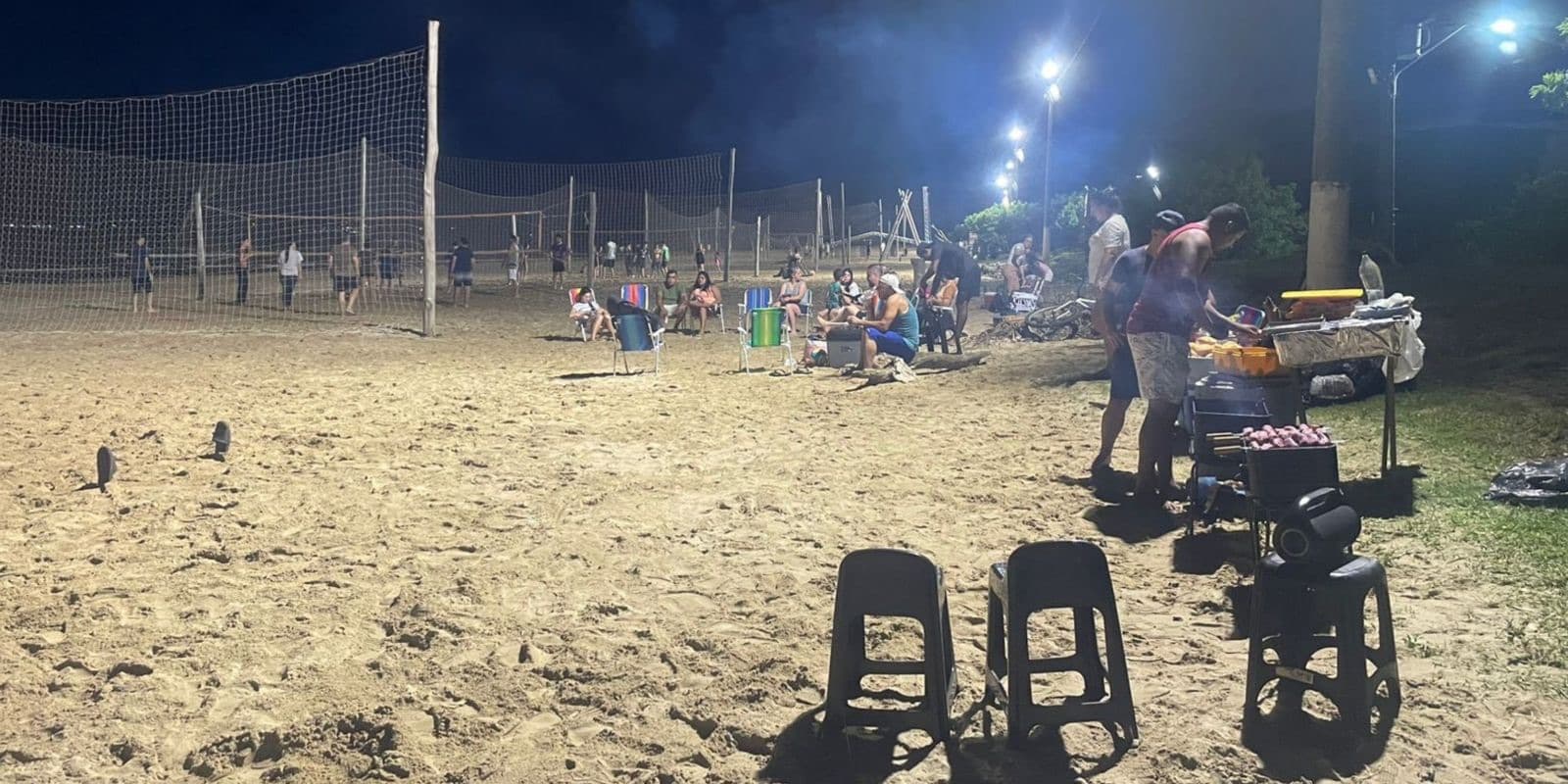 Após anos de abandono, famílias aproveitam a Praia de Tijucas em momentos de lazer