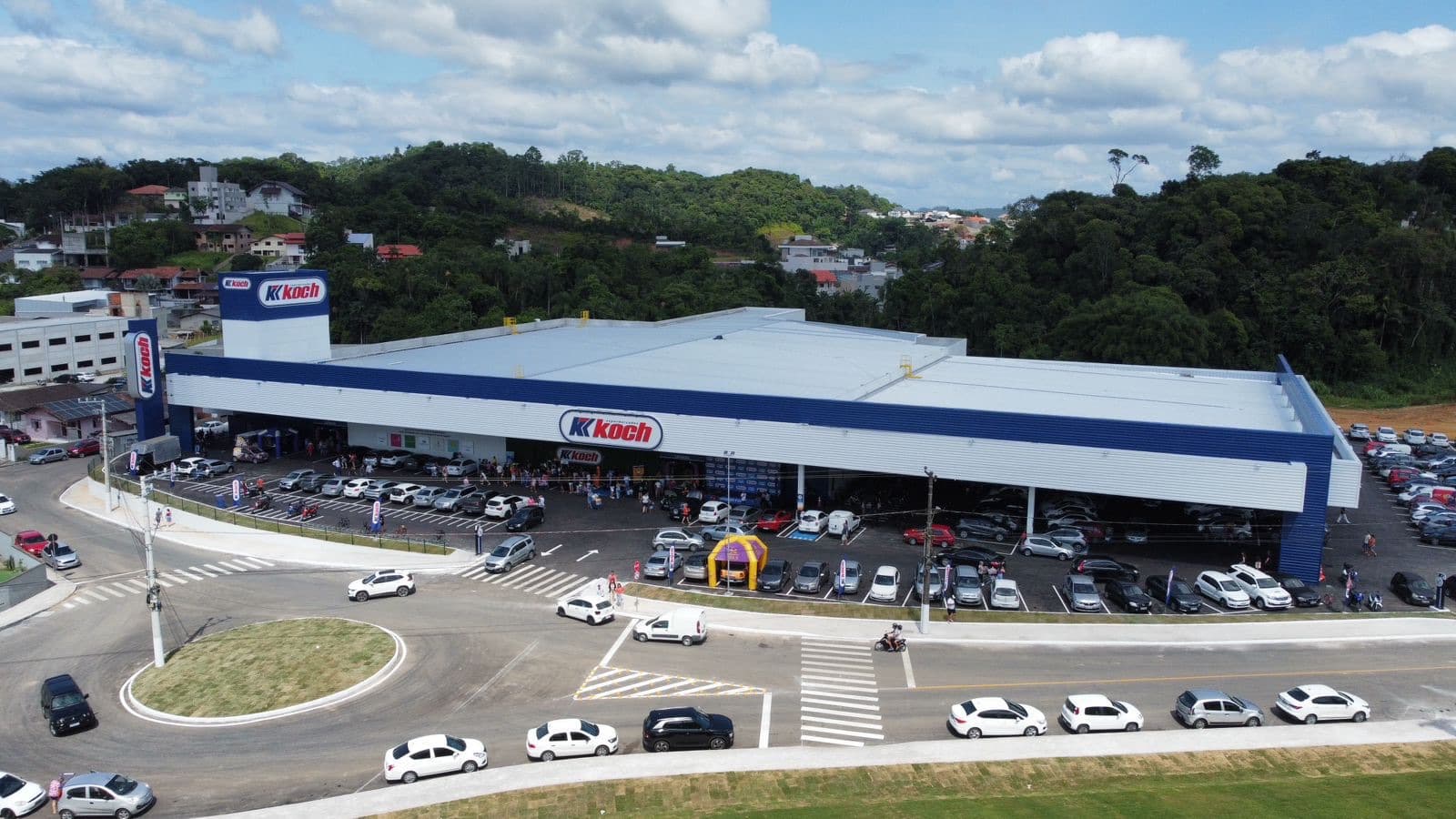 Grupo Koch faz mutirão de empregos com mais de 1.000 vagas para a temporada em SC