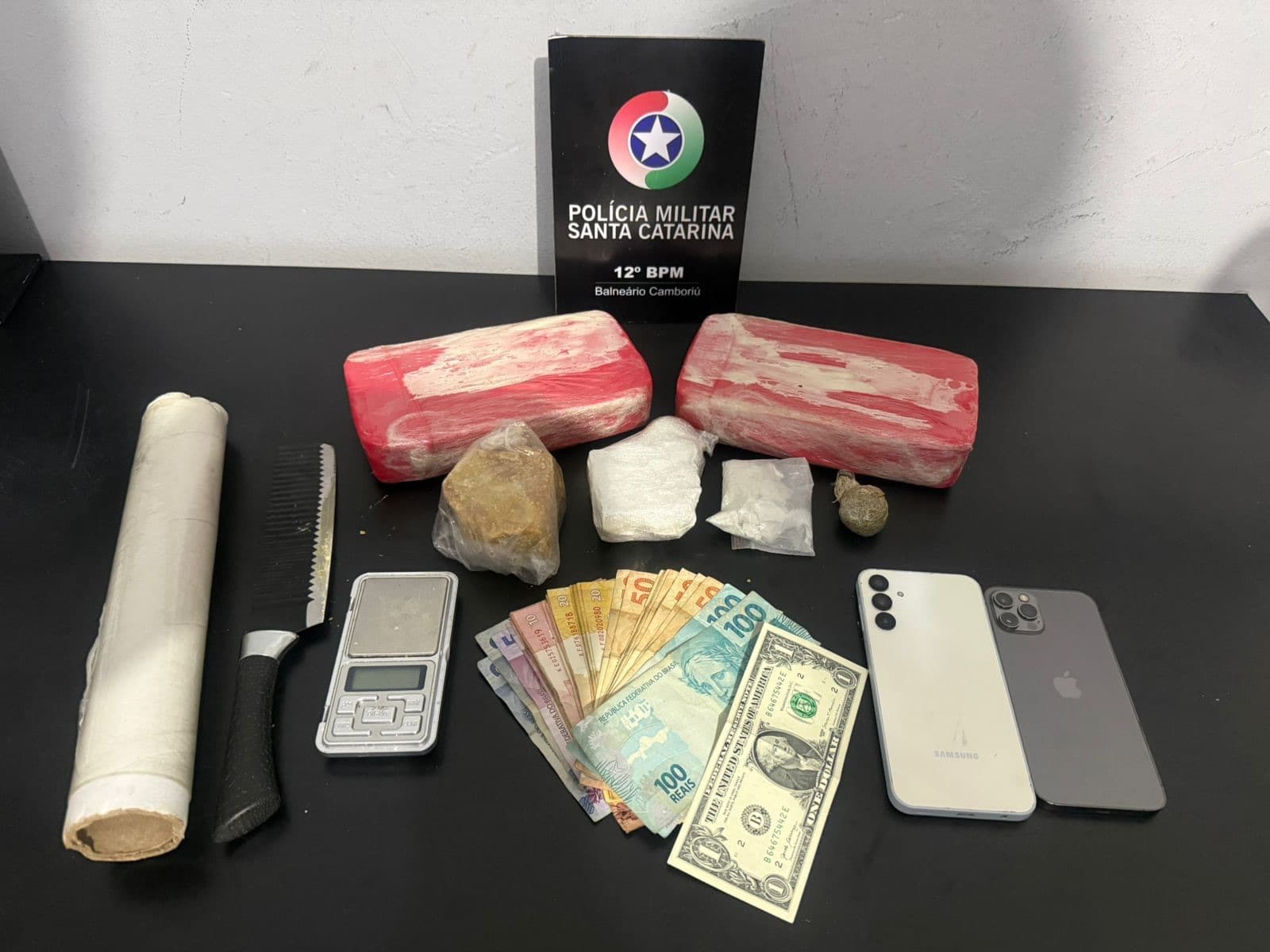 Casal é flagrado com arsenal de drogas após disparos em Camboriú