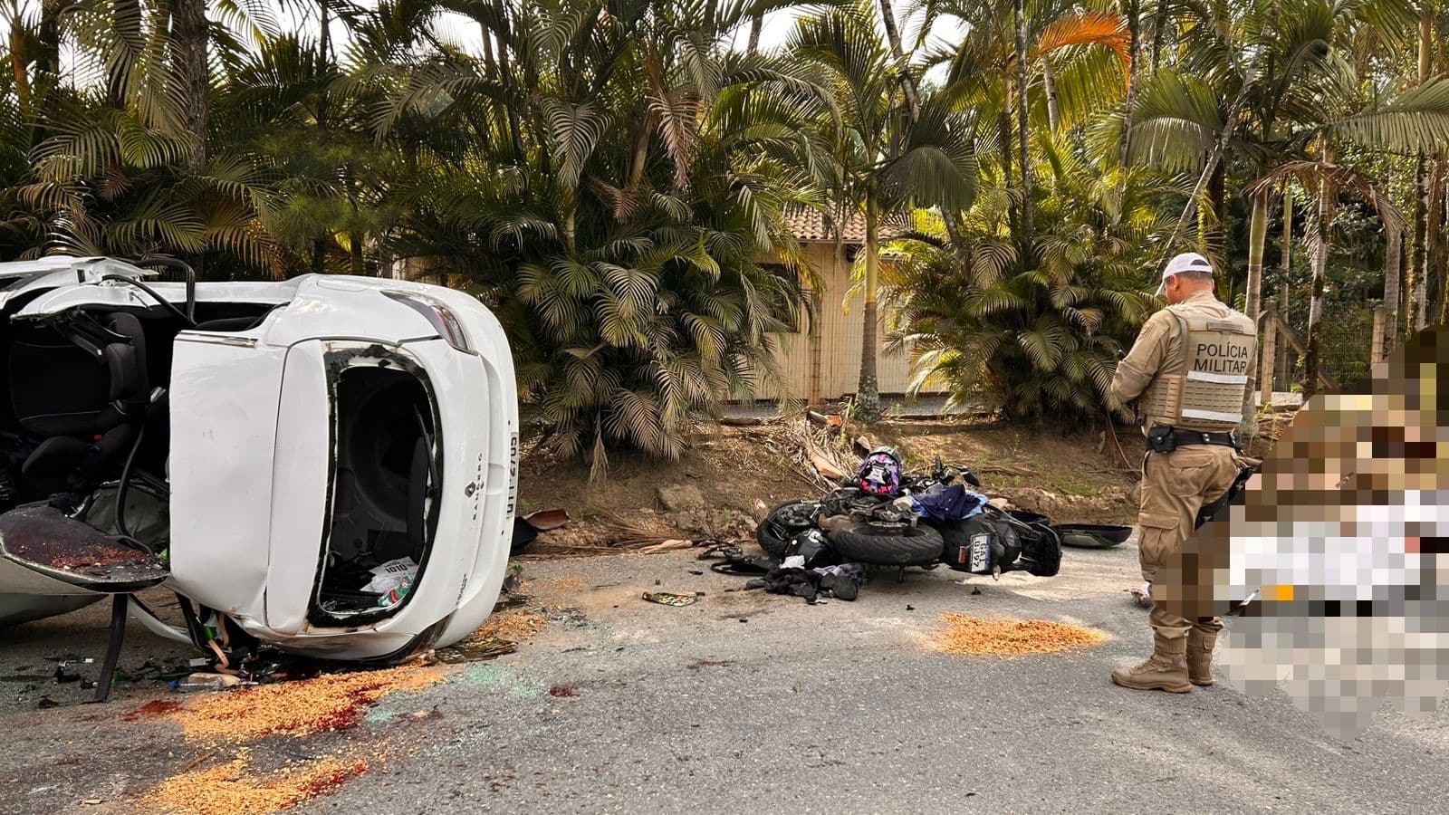 Batida violenta entre carro e moto deixa dois mortos na SC-108, em Guaramirim