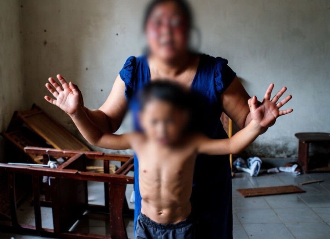 “Não faz isso com a mamãe”: criança de 5 anos salva mãe de ser morta pelo pai em Florianópolis