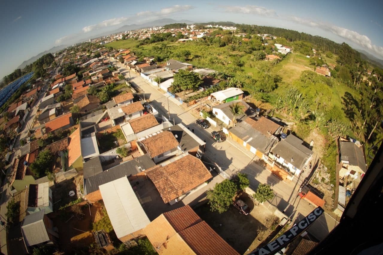 Madrugada de terror em Tijucas: homem morto, mulher espancada e adolescente sumido