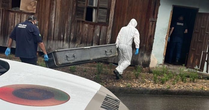 Corpo em decomposição é encontrado dentro de residência em Brusque